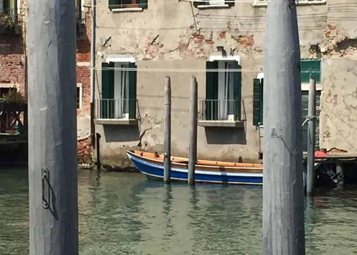 Ca' Delle Erbe Apartment *